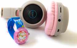 ZaCia Bluetooth Draadloze On-Ear Koptelefoon voor Kinderen GrijsRoze Incl. educatief kinderhorloge - Kattenoortjes - Kinder Hoofdtelefoon - Microfoon - HiFi Stereo Audio - Handsfree - Gehoorbescherming - Schakelbare LED-verlichting - Noise Cancelling