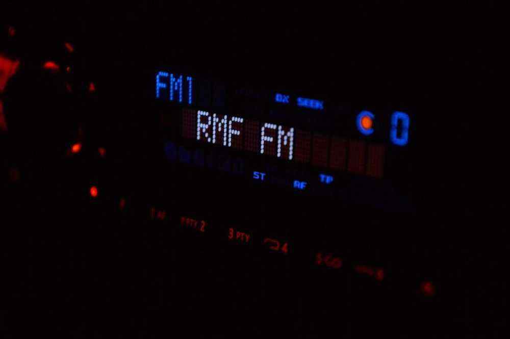 FM Frequenties, Topcast, Radio 2 grootste in december en luistercijfers regionale omroepen